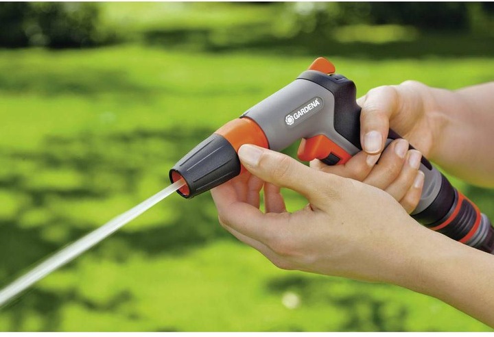 Actual product image Gardena Classic cleaning syringe