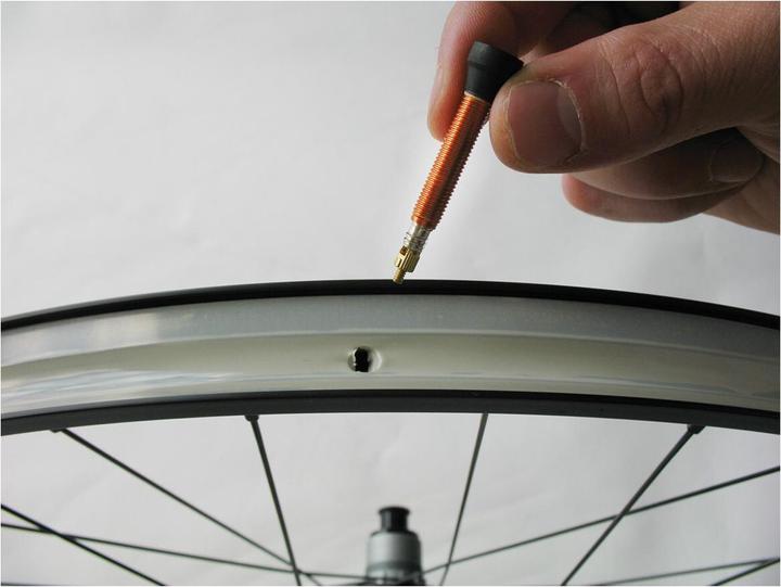Produktbild VAR Tubeless Ventil Al Og 35mm 2-St Orange, Paar