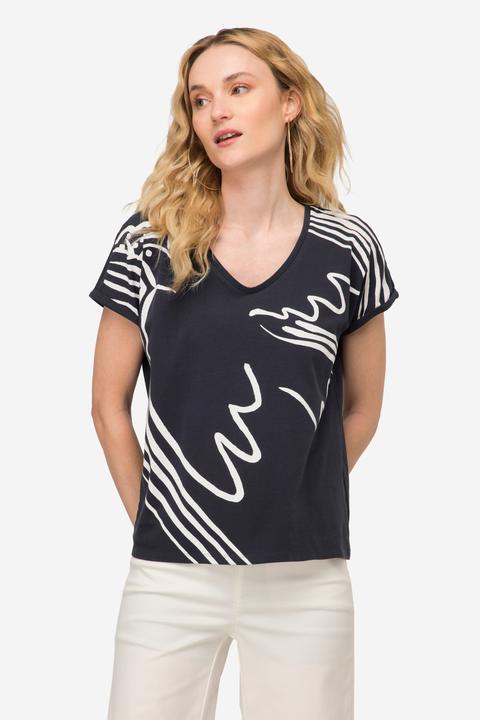 Actual product image Laurasøn Oversized dove pattern V-neck T-shirt (M)