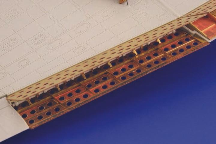 Produktbild Eduard SBD Dauntless landing flaps für Trumpeter Bausatz