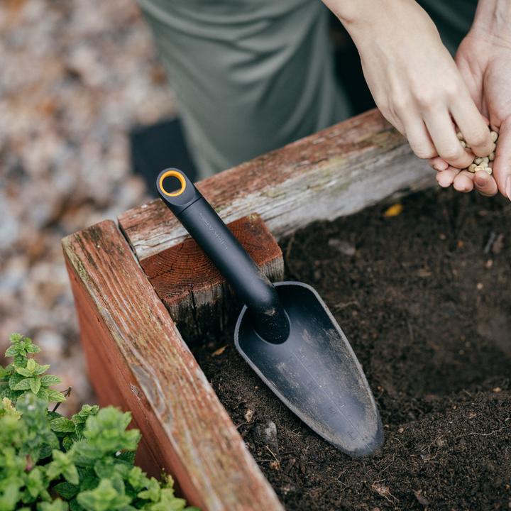 Produktbild Fiskars Solid Pflanzkelle (schwarz/orange)