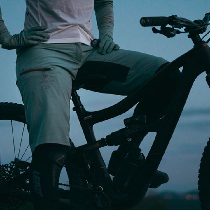 Actual product image Leatt Women's MTB All-MTN 3.0 (M)