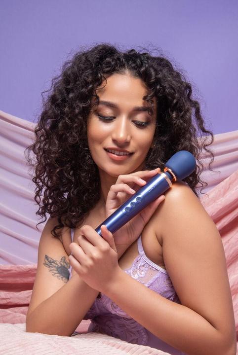 Actual product image Le Wand Petite Navy