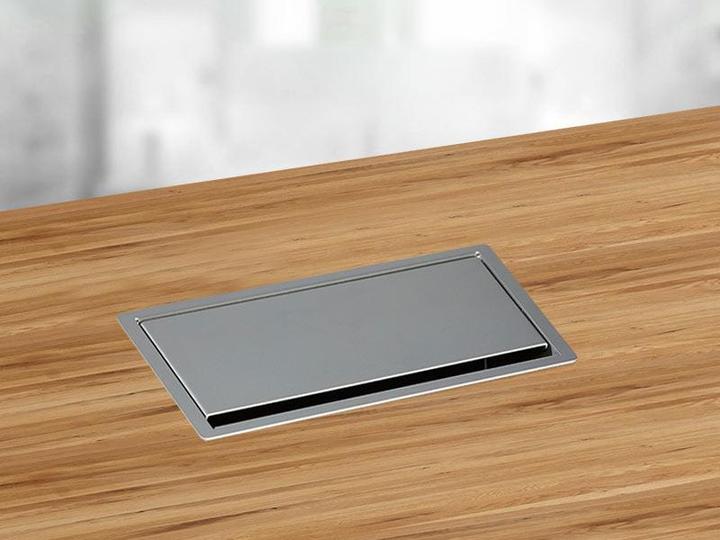 Immagine prodotto Bachmann 900.408 CONEO Set telaio d'installazione e striscia di prese a 4 pieghe (4x, CEE 7/3)