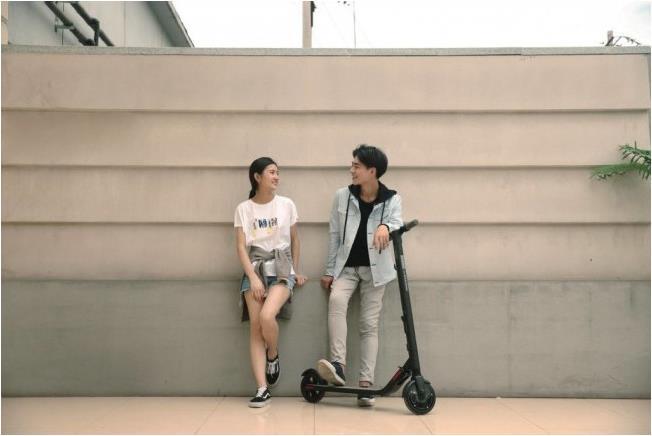 Produktbild Segway-Ninebot KickScooter ES1 (20 km/h, 25 km, 250 W)