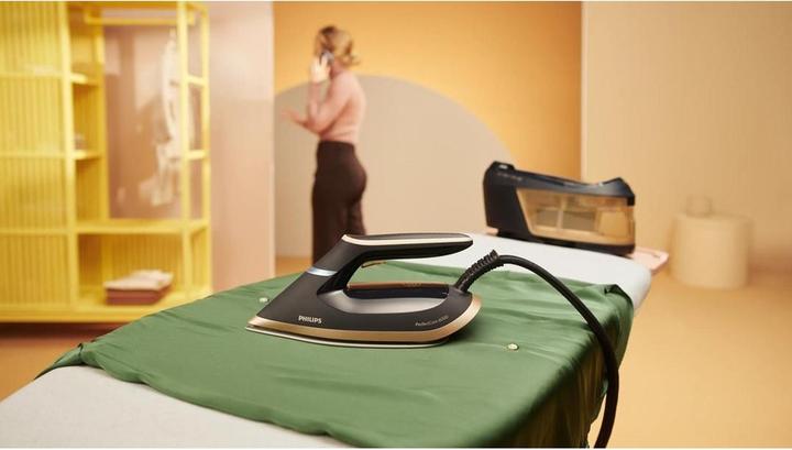 Actual product image Philips PerfectCare 6000 Series PSG6064/80 (2400 W, 600 g/min)