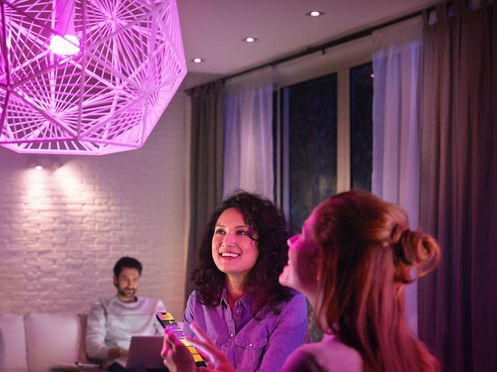 Immagine prodotto Philips Hue White & Color Ambiance BT (E27, 6.50 W, 806 lm, 4 x, F)