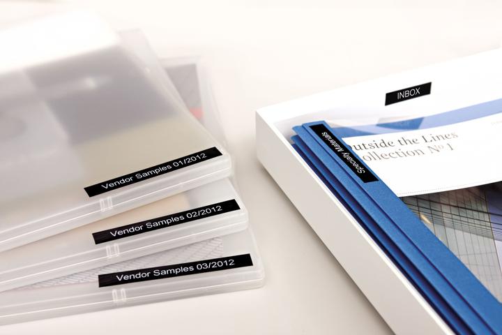 Produktbild Dymo S0720610 Standardband (1.20 cm, Weiss, Schwarz)