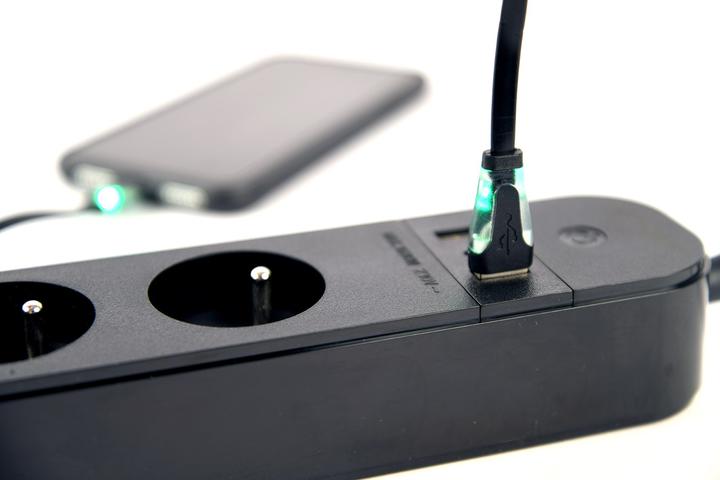 Produktbild Gembird Smart Steckdosenleiste mit USB-Ladegerät 4 französische Steckdosen schwarz (4 x, CEE 7/3, 1.50 m)