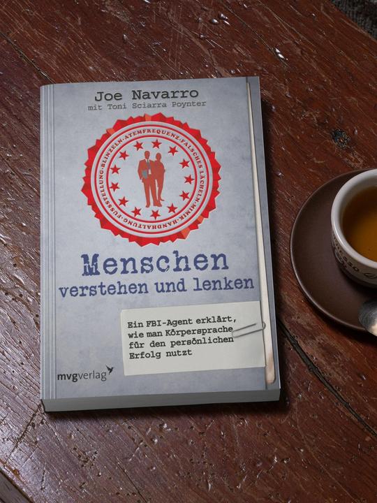 Immagine prodotto Menschen verstehen und lenken (Tedesco, Joe Navarro., 2011)
