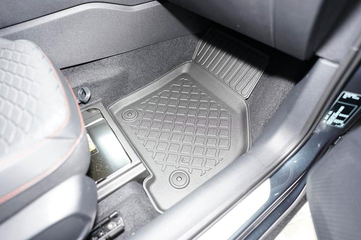 Produktbild Aristar Allwetter Fussmatten für VW Golf 8 Limousine ab 2020 bis heute (Hybrid mHEV) (1 Set à 3 Fussmatten)