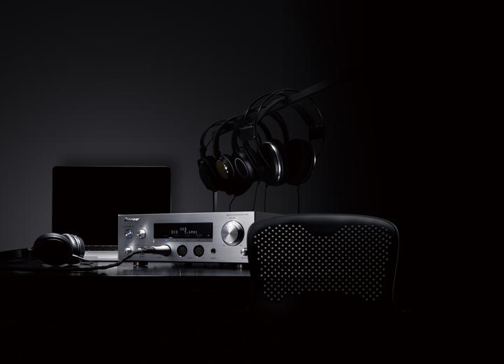 Actual product image Pioneer U-05 (gain switch, USB-DAC)