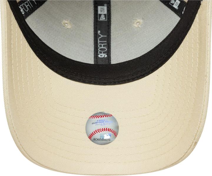 Actual product image New Era 9Forty Damen Cap - New York Yankees Beige