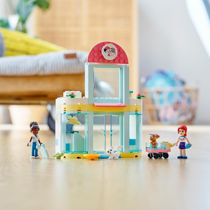 Actual product image LEGO Veterinary clinic (41695, LEGO Friends)