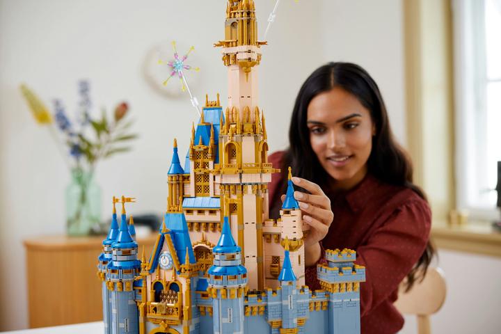 Actual product image LEGO Disney 43222 - Disney Kasteel (43222, LEGO Disney, LEGO Rare Sets)