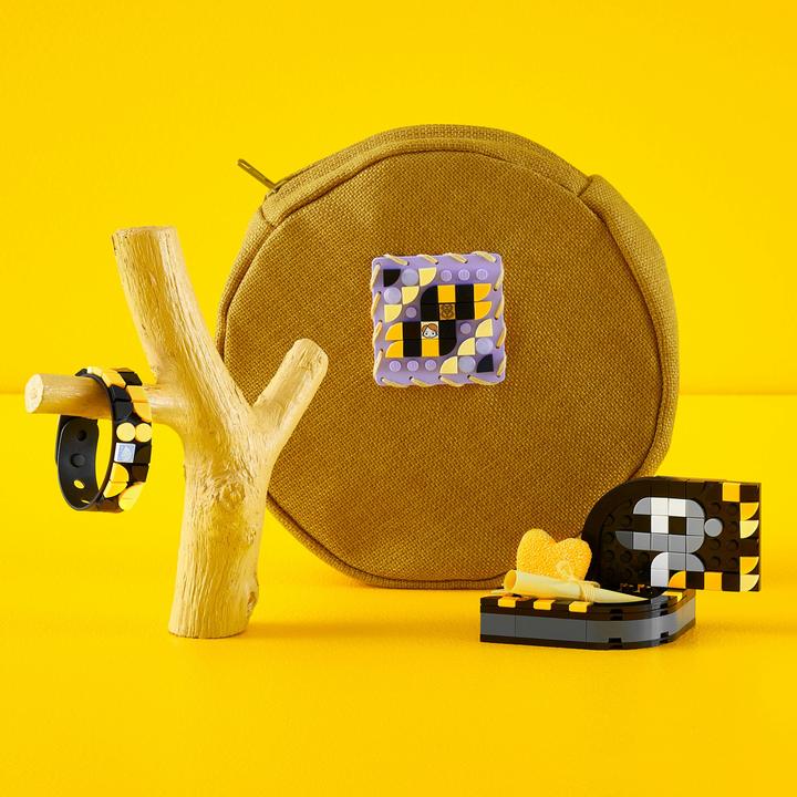 Actual product image LEGO Hogwarts Desk Set (41811, LEGO Dots)