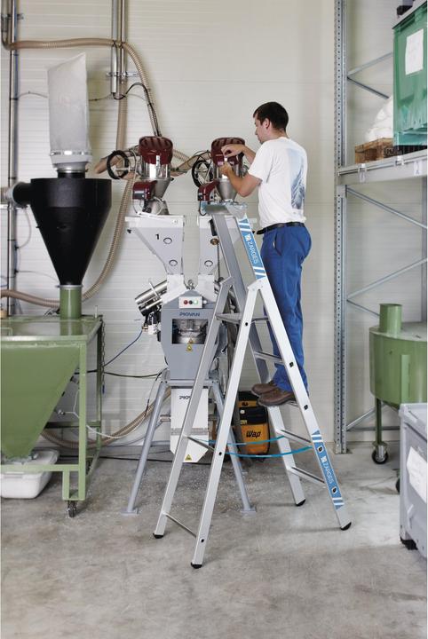 Actual product image Zarges Light metal stepladder, built, SaferStep, anodised, 5 rungs, length 2... (Platform ladder, Stepladder, 215 cm)