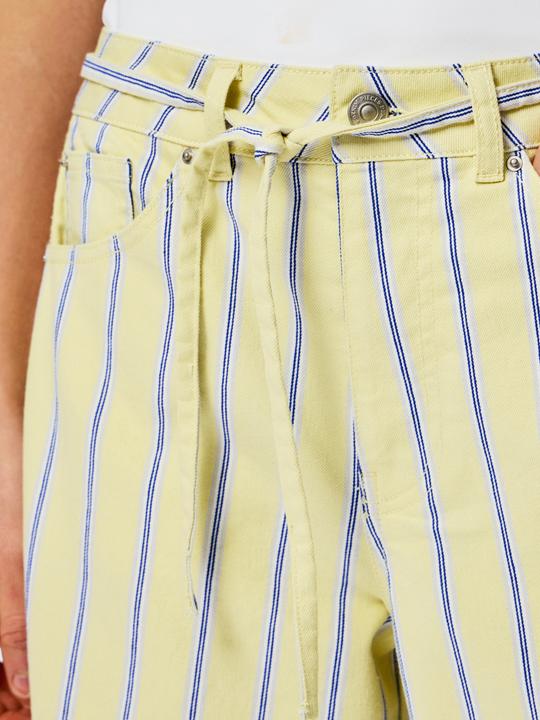 Produktbild Pieces PCBILLO MW BINDEVERSCHLUSS Barrel Fit Jeans (26)