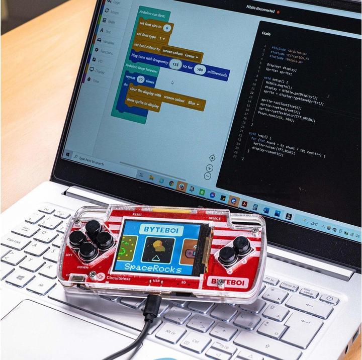 Produktbild CircuitMess ByteBoi - Retro Spielkonsole - Elektronik Bausatz (Englisch)