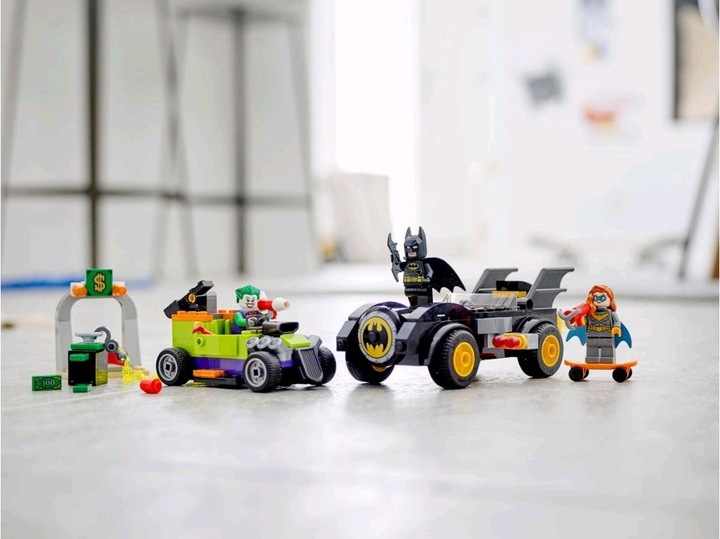 Image du produit LEGO Batmanvs. Joker : Poursuite en Batmobile (76180, LEGO DC)