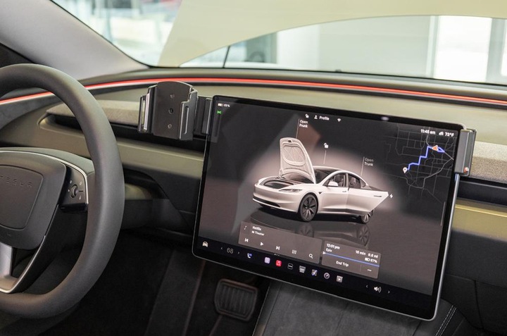 Actual product image Brodit ProClip Tesla Model 3 24-25