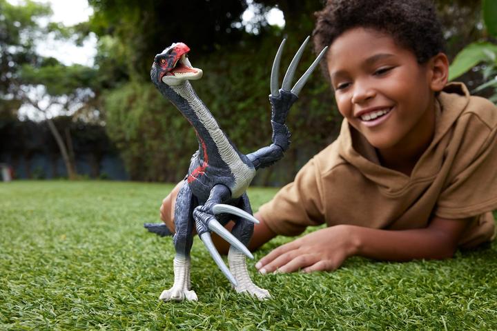 Actual product image Mattel JURASSIC WORLD SLASH 'N ROAR Therizinosaurus