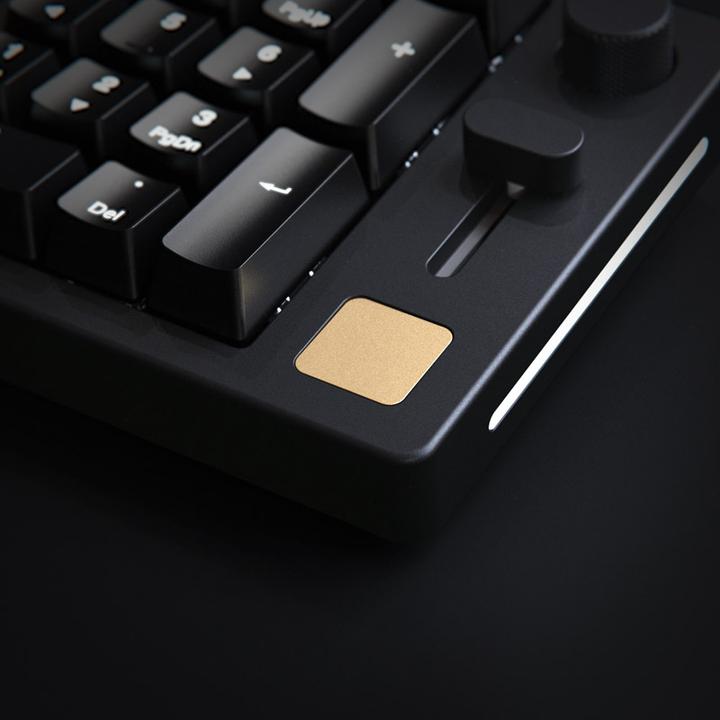 Actual product image Glorious PC Gaming Race Numpad Blank Badge - Gold