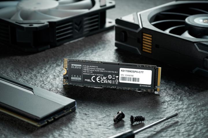 Immagine prodotto Klevv SSD C715 M.2 512GB PCIe Gen3x4 (512 GB, M.2 2280)