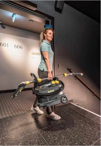 Actual product image Kärcher Professional Puzzi 8/1 Adv (Wet dry vacuum cleaner)