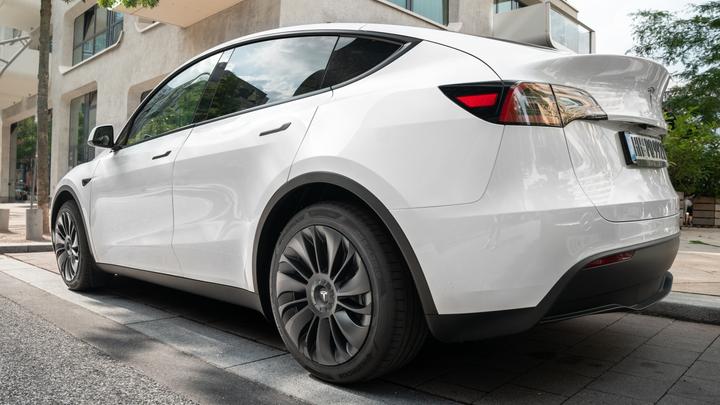 Produktbild Made4EV Performance Radkappen im Turbinen Design für das Tesla Model Y (4 Stück, 19")