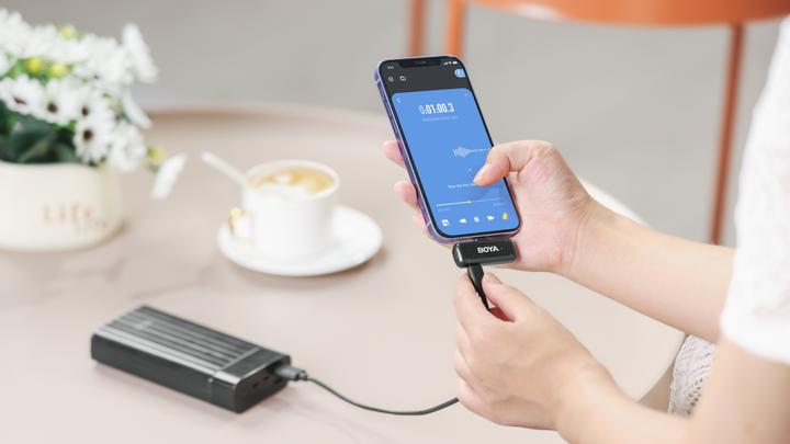 Immagine prodotto Boya BY-WM3T-D2 - Kit per Lightning 2 x trasmettitore / 1x ricevitore / 1x custodia (BY-WM3T-D2)