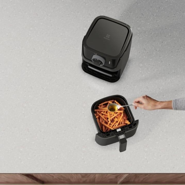 Actual product image Electrolux E5AF1-4GB fryer Single Stand-alone Hot air fryer Black