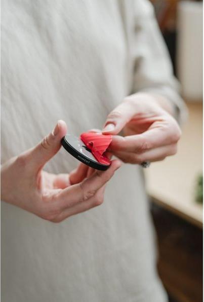 Actual product image Moment MagSafe - its own innovation