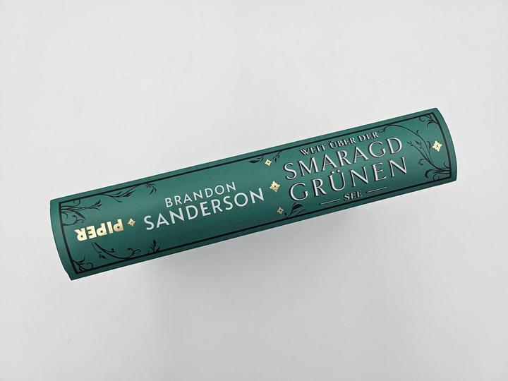 Produktbild Weit über der smaragdgrünen See (Deutsch, Brandon Sanderson, Howard Lyon, Simon Weinert, 2023)