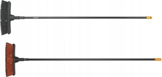 Actual product image Fiskars Universal yard broom M, 1025921 (1 pcs.)
