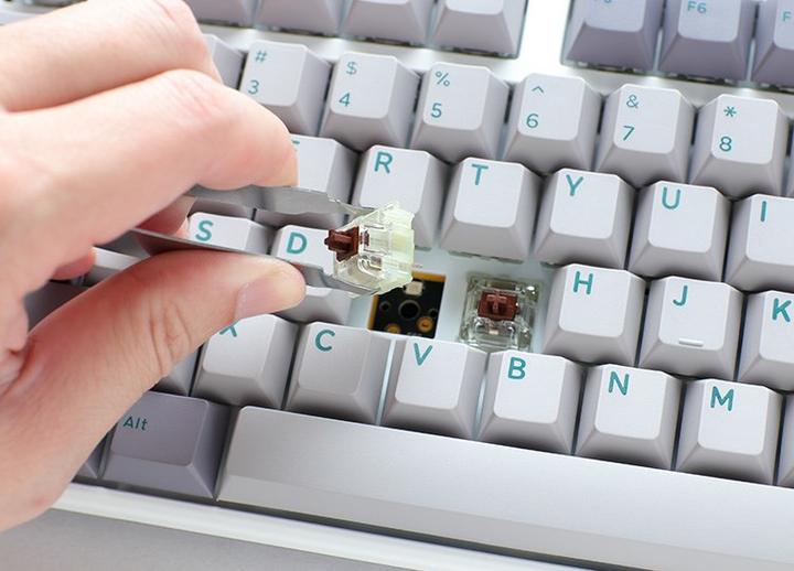 Image du produit Ducky One 3 Mist Grey TKL Clavier de jeu, LED RGB - MX-Brown (DE, Filaire)