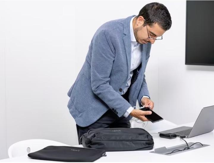 Produktbild Onit Notebook-Sleeve Premium 14.1-15.6 Schwarz (15.60", Universal)