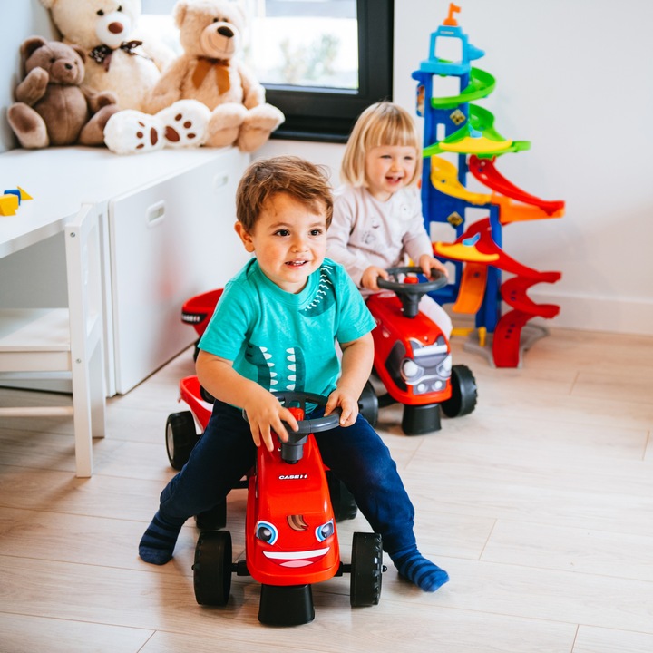 Produktbild Falk Toys Rutschfahrzeug Tret-Traktor mit Anhänger