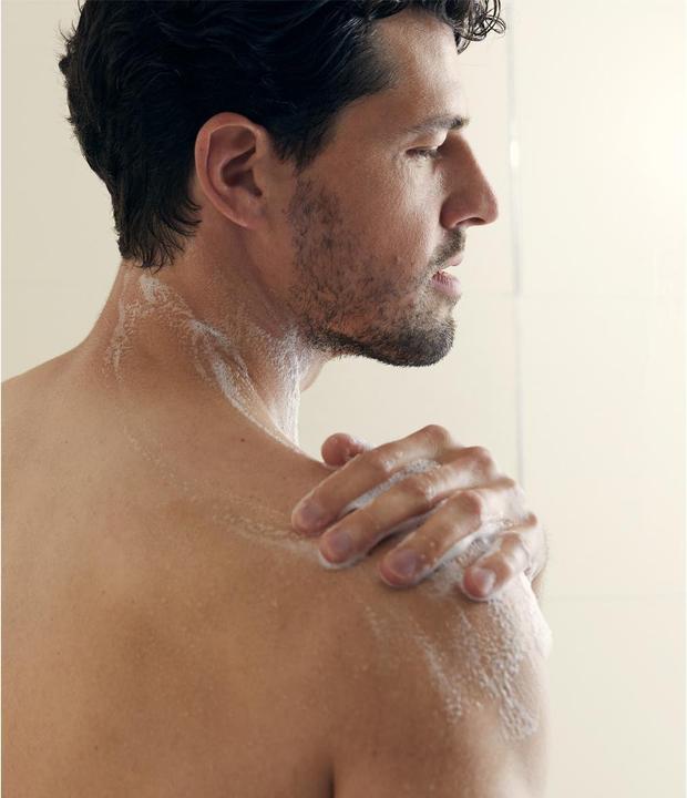 Produktbild NIVEA MEN Sensitive Pflegedusche (250 ml)