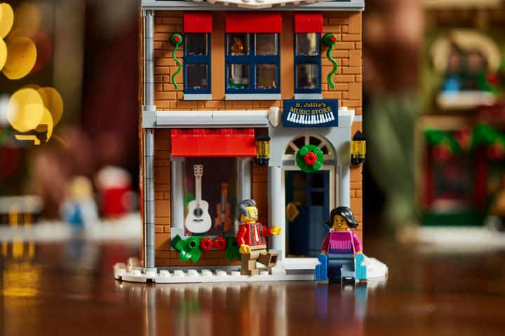 Image du produit LEGO La rue principale décorée pour Noël (10308, LEGO difficiles à trouver)