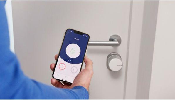 Actual product image Tedee GO door lock silver (Smartphone)