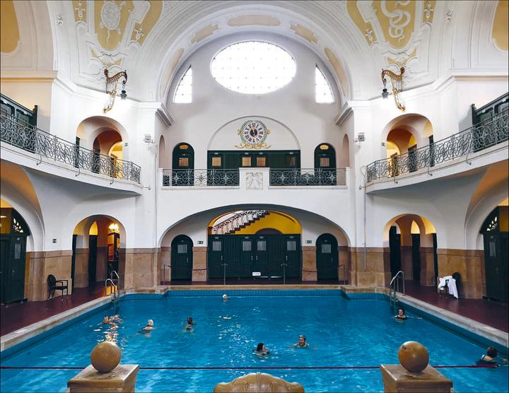 Produktbild München Reiseführer LIEBLINGSORTE (Deutsch, Franziska Ulrich, Stefan Ulrich, 2025)