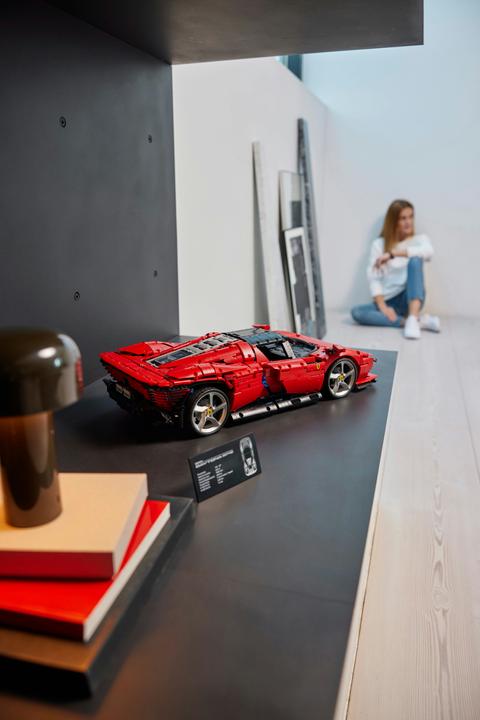 Actual product image LEGO Ferrari Daytona (42143, LEGO Technic)