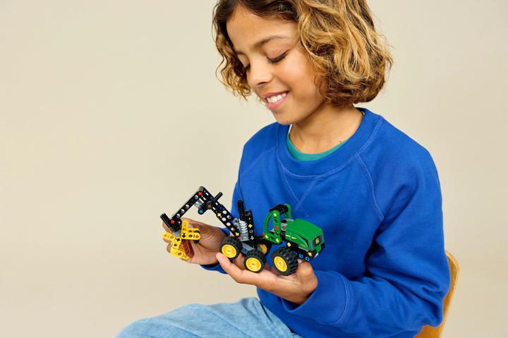 Image du produit LEGO John Deere 1470H Rad-Harvester (42218, LEGO Technic)
