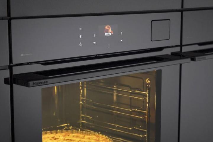 Actual product image Hisense Backofen Pyrolyse BlackGlass HI8 BI 614P8B Glasfront schwarz