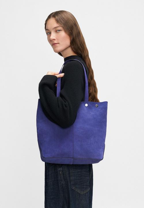 Produktbild Liebeskind Berlin Tote Grosse Schultertasche aus weichem Veloursleder