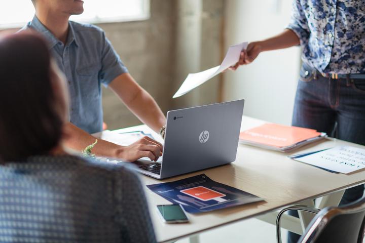 Produktbild HP Chromebook 13 (13.30", Intel Core M3-6Y30, 4 GB, 32 GB, CH)