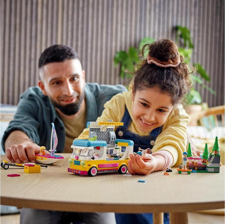 Immagine prodotto LEGO Friends 41681 Camper della foresta e barca a vela (41681, LEGO Friends)
