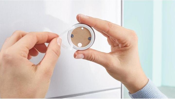 Actual product image tesa LOXX WC replacement roll holder incl. adhesive solution without drilling