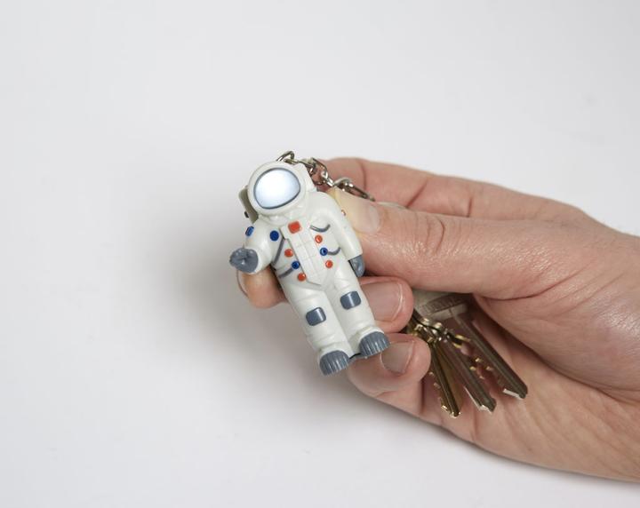 Actual product image Kikkerland Astronaut Keychain (KRL84-EU)